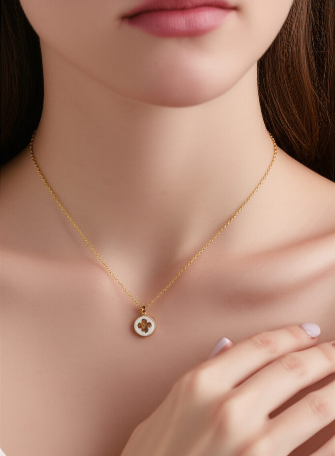 Fleur Éternelle Pendant Necklace