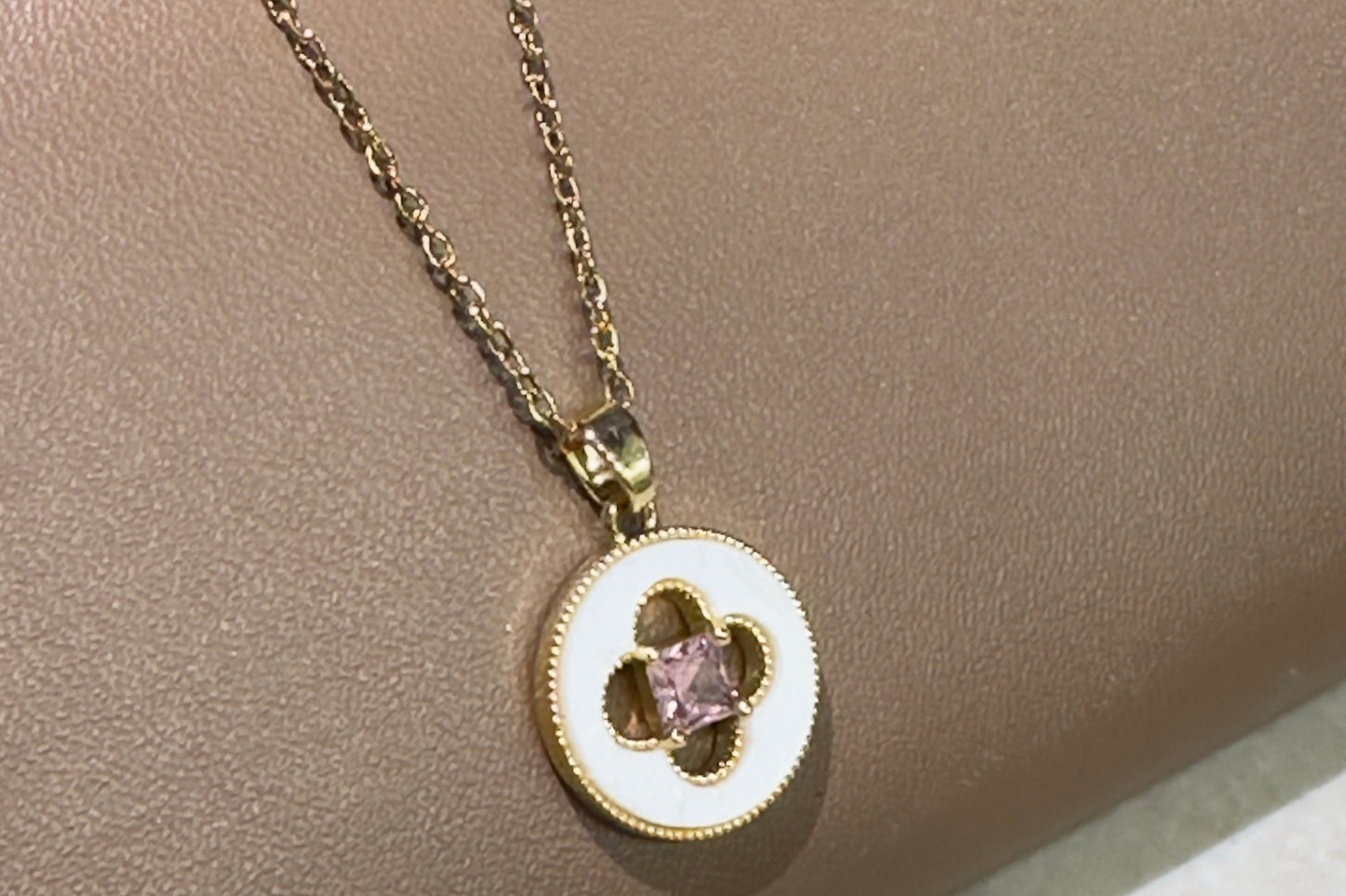 Fleur Éternelle Pendant Necklace